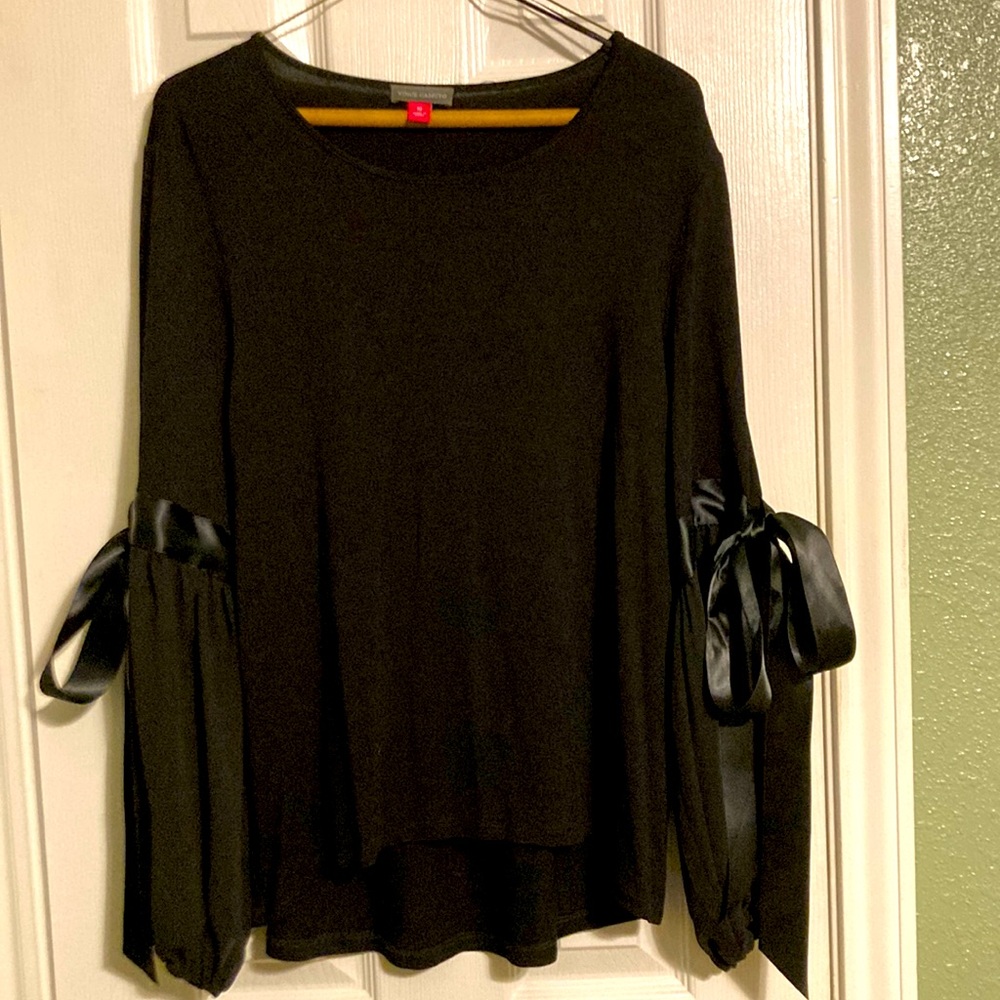 Vince Camuto sz M beautiful black scoop neck blouse w/long sleeves & satin bow